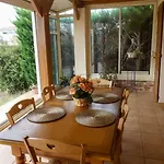 L'evasion, Maison Spacieuse, Veranda, Parking 別荘 Saint-André-de-Cubzac
