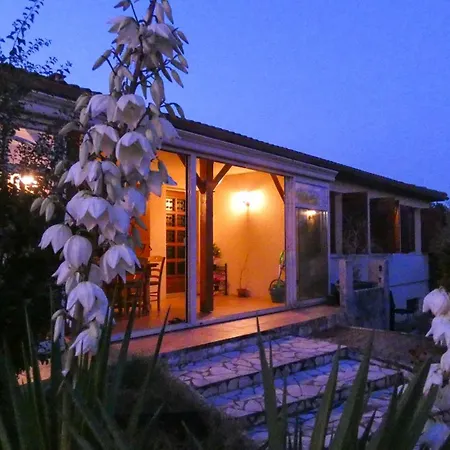 別荘 L'evasion, Maison Spacieuse, Veranda, Parking Saint-André-de-Cubzac