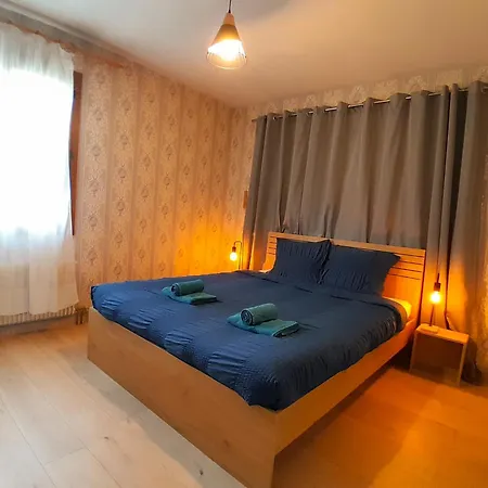 Holiday home L'evasion, Maison Spacieuse, Veranda, Parking Saint-Andre-de-Cubzac